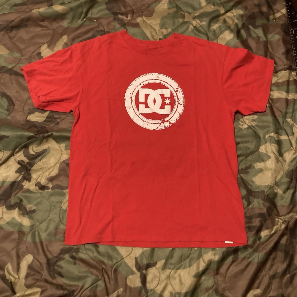 Dc‎ Shoes Red White Logo Graphic Tee Y2K Youth L/17